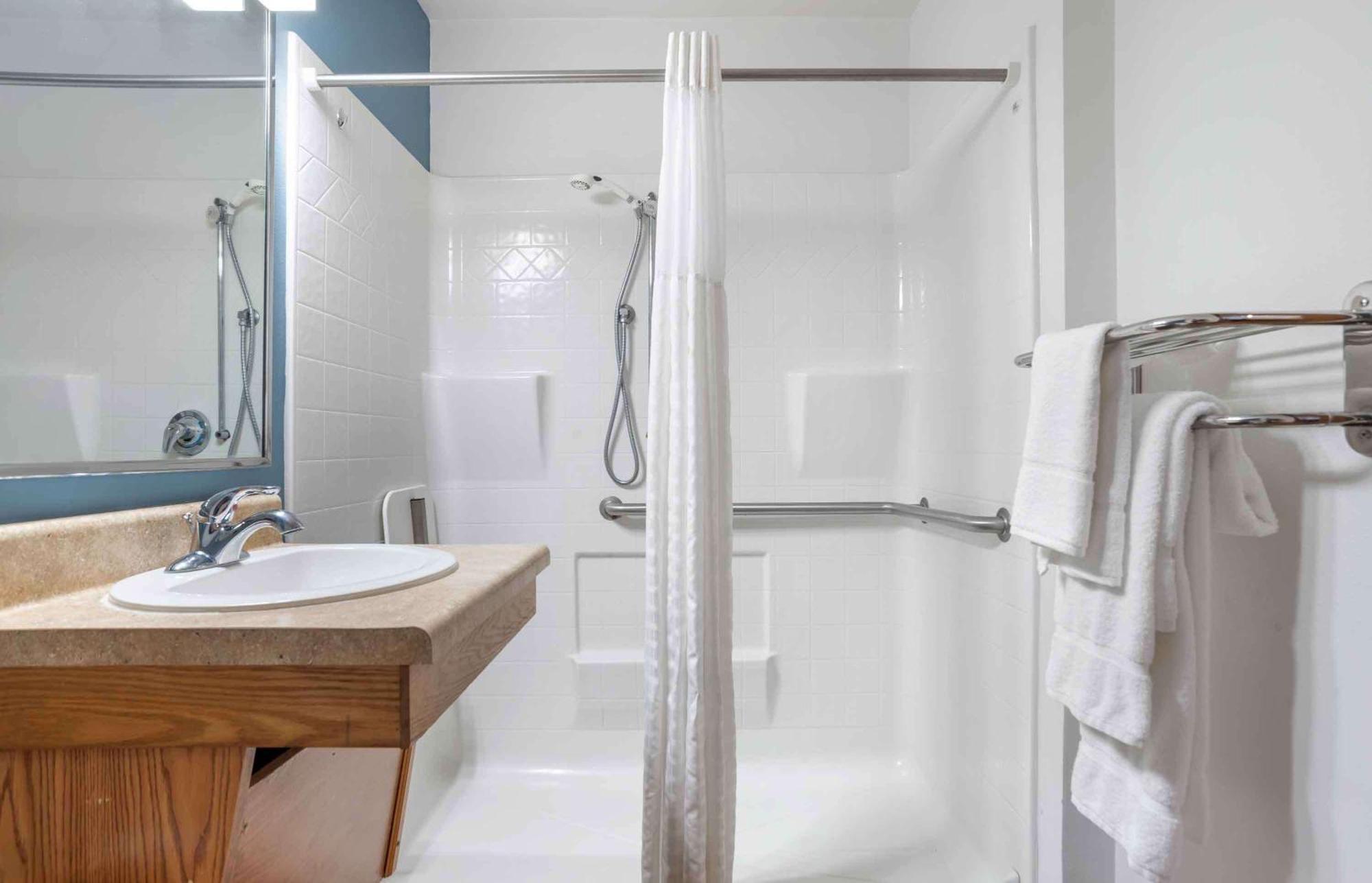 Extended Stay America Select Suites - Cleveland - Airport Ngoại thất bức ảnh